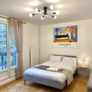 Paris: Agreable Chambre D'un Grand Artiste Appartement Paris